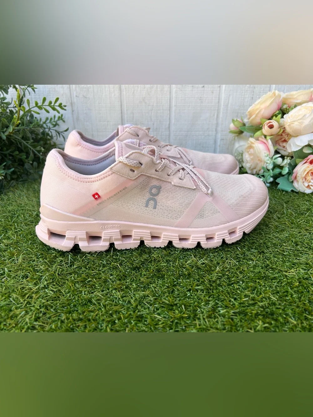 On Running Cloud X 4 AD Sneakers in Salt/ Lily women size 9 gently used